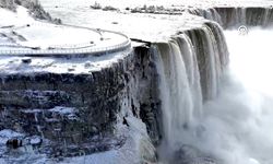 Kutup soğukları sebebiyle Niagara şelaleleri kısmen dondu!