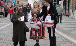 Edirne'de, Bulgaristan'da bahar geleneği olan "marteniçka" bilekliği dağıtıldı!