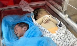 Gazze'de kuvözdeki 2 bebek daha açlıktan öldü!