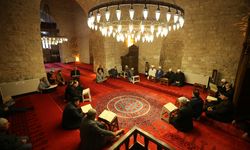 Siirt'te yaklaşık 9 asırlık camide mukabele geleneği