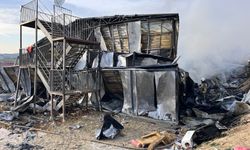 İnşaat işçilerinin kaldığı konteyner alev alev yandı
