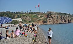 Antalyalılar 32 derece ile sahilleri doldurdu!