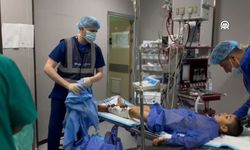 Gazze'de zor şartlar altında ameliyat yapılıyor!