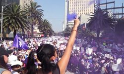 Meksika'da Dünya Kadınlar Gününde mor renge büründü!