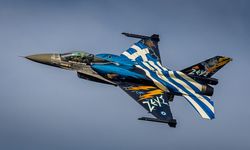 Yunanistan'da F-16 savaş uçağı denize düştü!