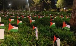 Ölen çocuklar için 13 bin Filistin bayrağı yerleştirildi