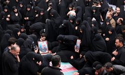İran konsolosluğu saldırısında ölen İranlılar için cenaze töreni!