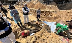 İsrail'in harabeye çevirdiği Şifa Hastanesinde toplu mezar bulundu