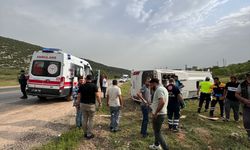 Gaziantep'te yolcu midibüsü devrildi: Yaralılar var