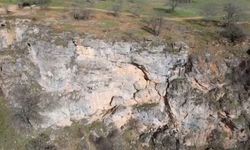 Tunceli'de korkutan kayalık