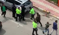 Ehliyetsiz araç kullanan kardeşine ceza yazan polisi bıçakladı!