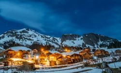 Şavşat'ın kar altındaki Maden köyü baharı bekliyor