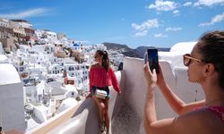Yunanistan'ın Santorini Adası turist doldu!