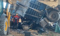 Şanlıurfa'da TIR viyadükten böyle düştü: 2 kişi öldü