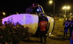 Mersin'de polis minibüsü kaza yaptı