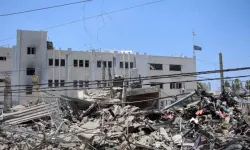 İsrail UNRWA’ya bağlı tesisi vurdu: 8 ölü