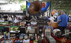 Çankaya'da kurulan antika pazarı, koleksiyon tutkunlarını ağırlıyor