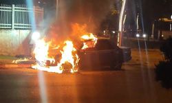 Edirne'de ehliyetsiz alkollü sürücünün otomobili alev aldı
