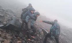 Ağrı Dağı'nda kaybolan 2 dağcıyı arama çalışmaları sürüyor