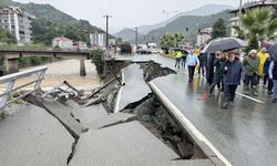 Artvin-Hopa kara yolu çöktü!