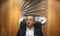 Ahmet Özer gözaltında: CHP Lideri Özgür Özel ''sicil kaydı'' ile  yanıt verdi!