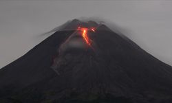 Merapi Yanardağı'nın patlaması üzerine alarma geçildi!