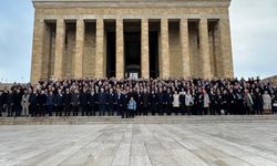 Bakan Tekin öğretmenlerle Anıtkabir'de