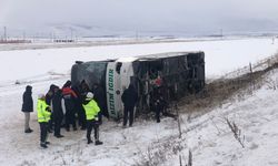 Bu kez Kars’ta otobüs devrildi: 23 yaralı!