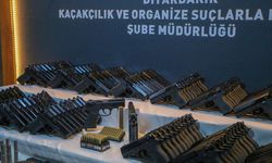 Oyuncak dükkanından yüzlerce silah çıktı!