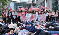 Aktivistler, AP önünde İsrail'i protesto etti!