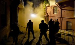 İstanbul'da iki katlı bina çöktü!