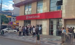 Banka müdürüne bıçak çekerek para çalmak istedi!