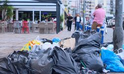 İzmir çöp içinde kaldı!