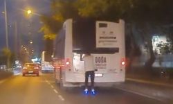 Patenle otobüsün arakasına tutunarak yolculuk yaptı