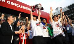 Süper Lig'e yükselen Gençlerbirliği, kupasını aldı