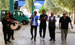 Mahkeme kararını davul zurnayla belediyeye teslim etti!