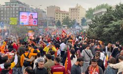 Galatasaraylı taraftarlar Yenikapı'ya akın etti