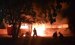 Park halindeki 2 midibüs kül oldu!