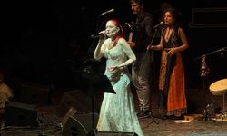Candan Erçetin ve Barcelona Gipsy Bursa'yı salladı!