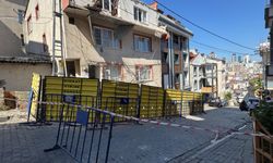 İstanbul'da balkon çöktü!