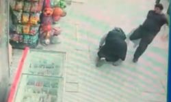 Engelli çocuktan annesine saldırı
