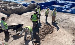 Geç Roma dönemine ait çocuk ve yetişkin mezarı bulundu!