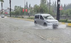 Muğla'da sel hayatı felç etti