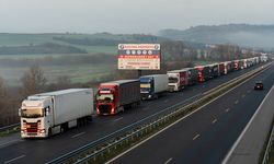 Sınır kapısında 15 kilometrelik TIR kuyruğu oluştu!