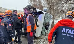 Öğrenci servisi kaza yaptı: Çok sayıda yaralı var!
