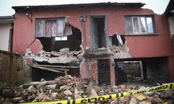 Sındırgı'da ağır hasarlı 814 bina yıkıldı!