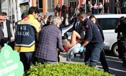 Boşanma aşamasındaki eşini adliye önünde bıçakladı