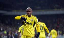 Fenerbahçe zirve yarışını bırakmıyor