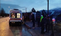 Yolcu otobüsü devrildi: Çok sayıda yaralı var!