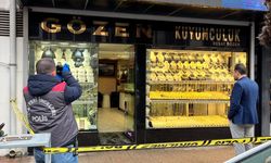 Kuyumcuyu soyan kişi havaya ateş ederek kaçtı!